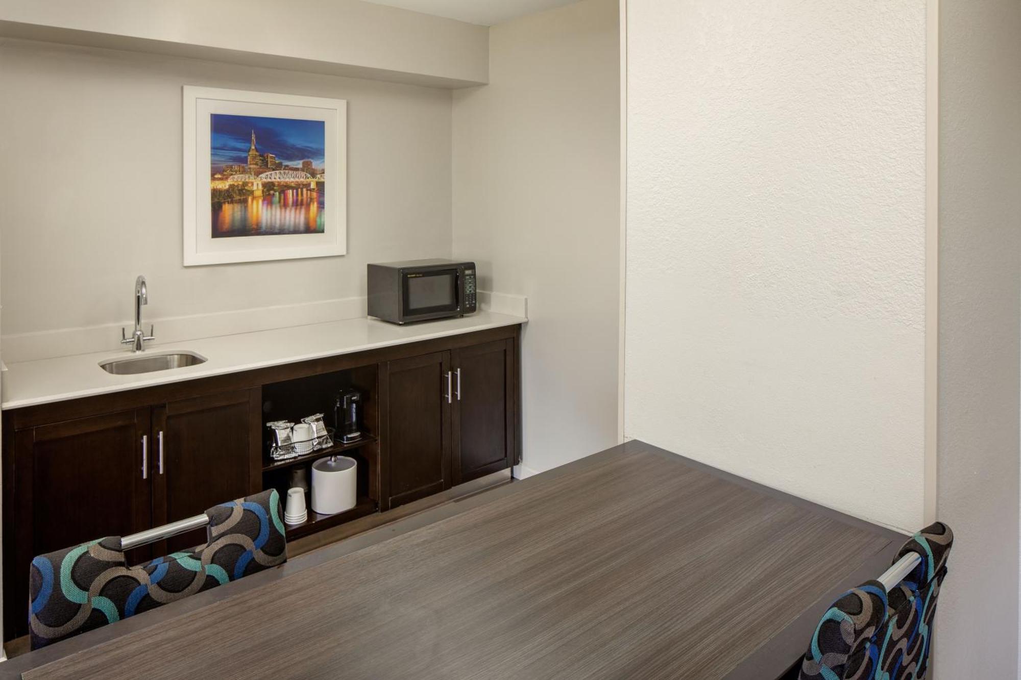 Hampton Inn & Suites Nashville-Airport Bagian luar foto