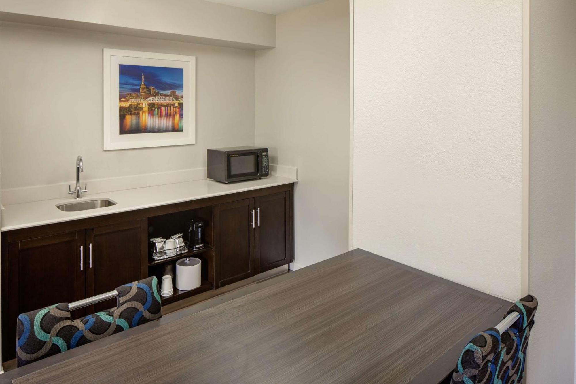 Hampton Inn & Suites Nashville-Airport Bagian luar foto
