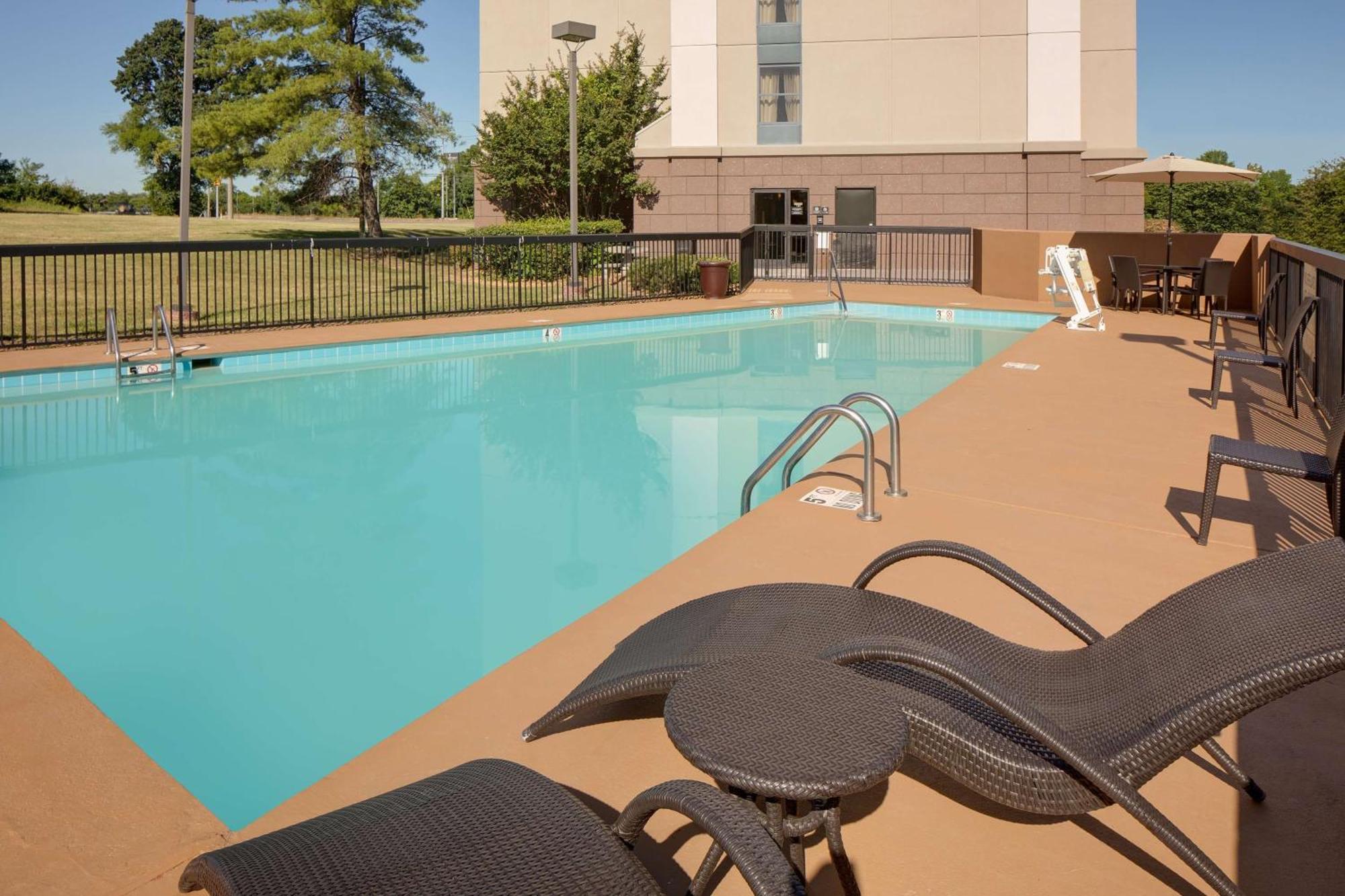 Hampton Inn & Suites Nashville-Airport Bagian luar foto